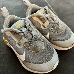 Size 8 Nike gray sneakers